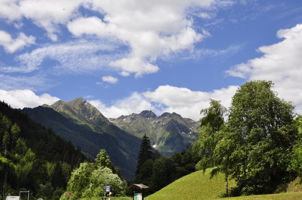 Garni Schwarzenstein Hotel กัมโปตูเรส ภายนอก รูปภาพ