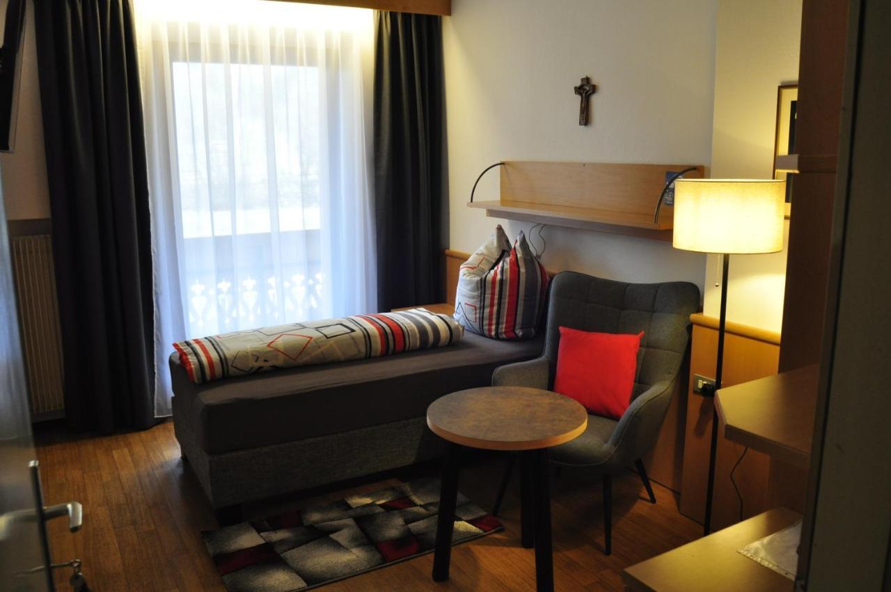 Garni Schwarzenstein Hotel กัมโปตูเรส ภายนอก รูปภาพ