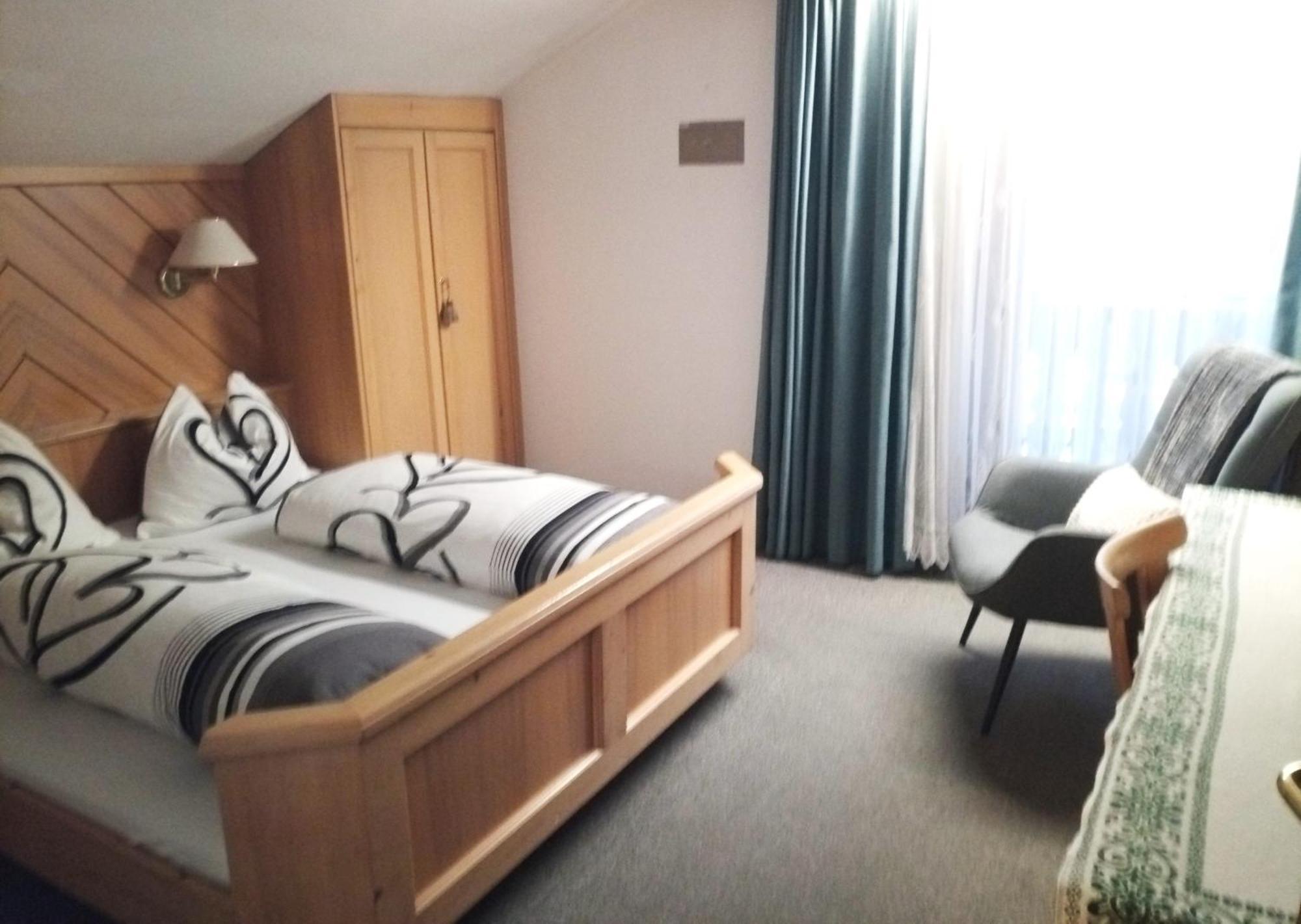 Garni Schwarzenstein Hotel กัมโปตูเรส ภายนอก รูปภาพ