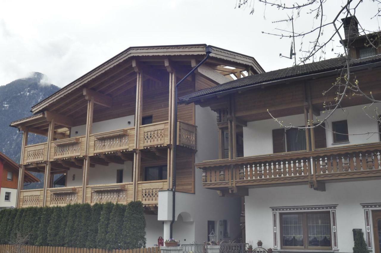 Garni Schwarzenstein Hotel กัมโปตูเรส ภายนอก รูปภาพ